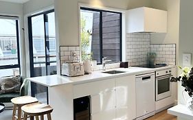 Luxury Retreat Ultimate Location - 2 Bedrooms 2 Bathrooms